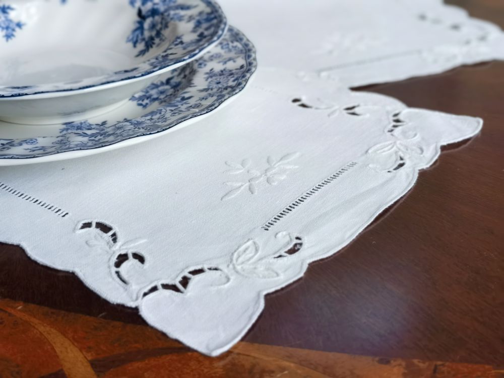 @Camellia Casa Handmade Embroi - огляд і ціна Linen Table Runner